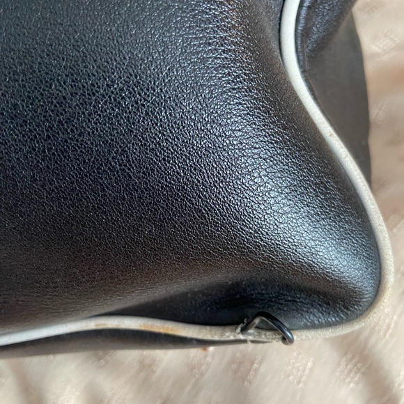 Coach Blk/White Shoulder Bag - Picture 3 of 9